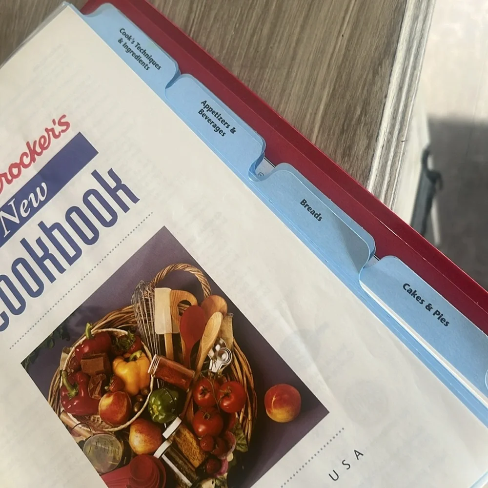 1996 Betty Crocker New Cookbook. 433 pages of classic recipes. Excellent shape